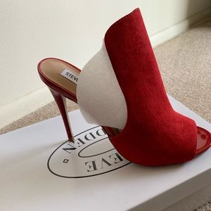 Brand NEW Steve Madden Sinful Sandal in Red.